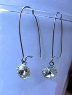 Lange haak oorhangers met blanke glimmer bungel, Hangers, Verzenden, Zo goed als nieuw, Zilver