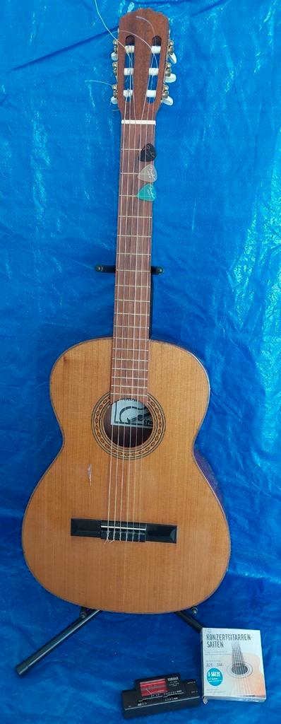 Akoestische gitaar + accessoires, Muziek en Instrumenten, Snaarinstrumenten | Gitaren | Akoestisch, Gebruikt, Klassieke of Spaanse gitaar