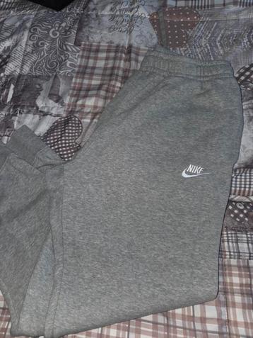 Nike Broek Maat L - Grijs beschikbaar voor biedingen