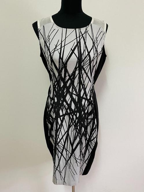 J126 - Zwart-witte Ana Alcazar jurk maat 40 valt als 38 (1), Kleding | Dames, Jurken, Zo goed als nieuw, Maat 38/40 (M), Zwart