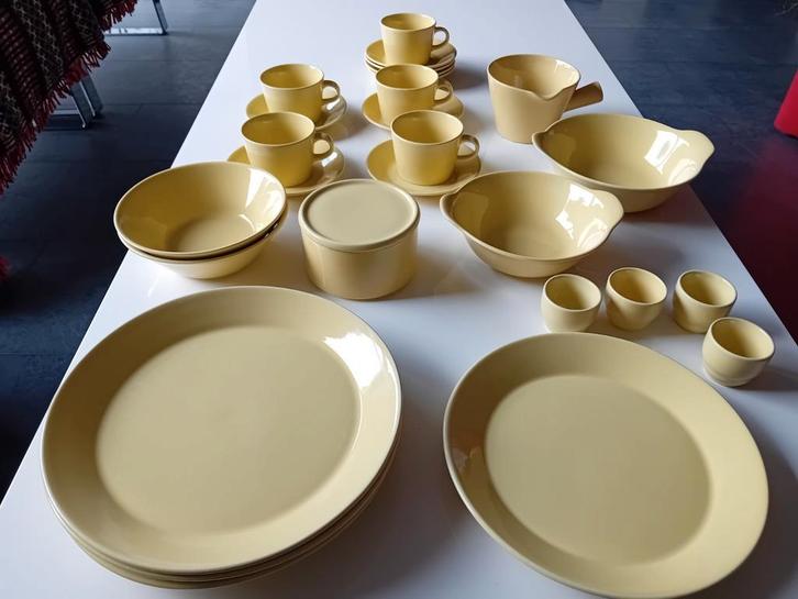Geel Arabia Kilta servies voor Arabia Teema en Iittala Teema, Huis en Inrichting, Keuken | Servies, Zo goed als nieuw, Compleet servies