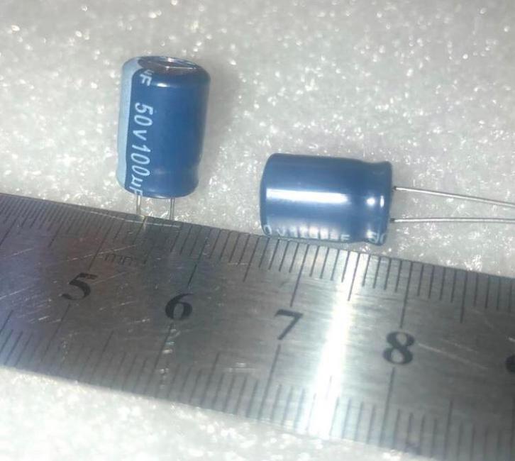 100uF 50v Aishi RS serie, Hobby en Vrije tijd, Elektronica-componenten, Nieuw, Ophalen of Verzenden