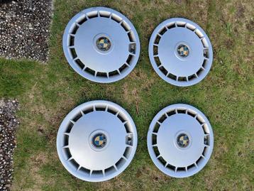 BMW e30 wieldoppen beschikbaar voor biedingen