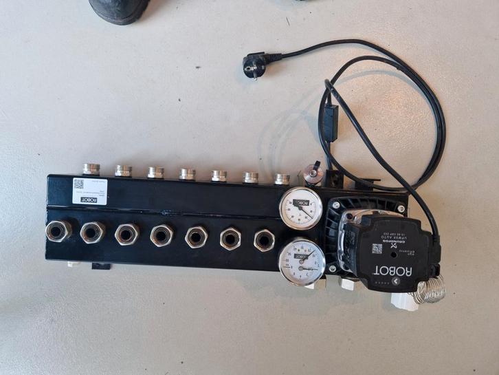 Robot Vloerverwarming Verdeler 7 Groeps, Doe-het-zelf en Verbouw, Verwarming en Radiatoren, Gebruikt, Overige typen, 800 watt of meer