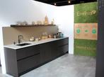 dM8 Stijlvolle Duitse keuken met met wit composiet werkblad, Huis en Inrichting, Keuken | Complete keukens, Ophalen, Postbus 361 8000 AJ Zwolle.