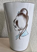 Vaas Aalten Couzijn en Pool met Vrouwen opdruk, Overige kleuren, Ophalen of Verzenden, Minder dan 50 cm, Glas