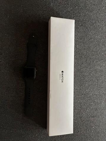 Apple Watch Series 3 - 38mm + Oplader – In Goede Staat! beschikbaar voor biedingen