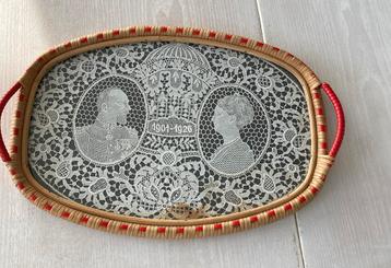 Gekantklost kleedje, zilv. huw. Wilhelmina &Hendrik, 1926. beschikbaar voor biedingen