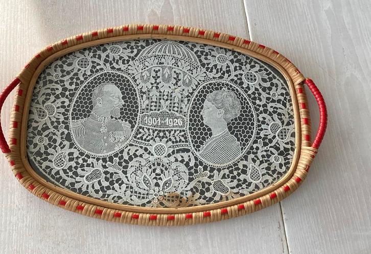 Gekantklost kleedje, zilv. huw. Wilhelmina &Hendrik, 1926., Antiek en Kunst, Antiek | Kleden en Textiel, Ophalen of Verzenden