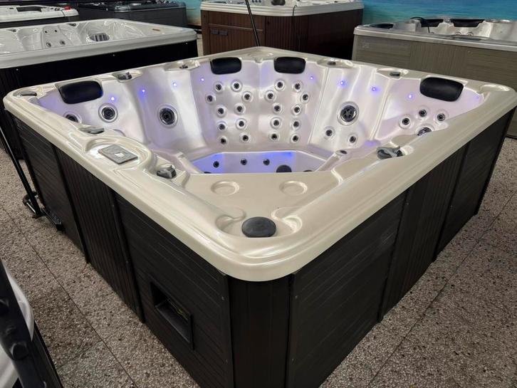 Sunspa Laguna Beach 6 persoons luxe jacuzzi, Tuin en Terras, Bubbelbaden en Hottubs, Zo goed als nieuw, Pomp, Ophalen
