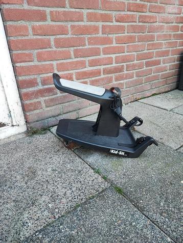 Kid-sit mee rijplankje  beschikbaar voor biedingen