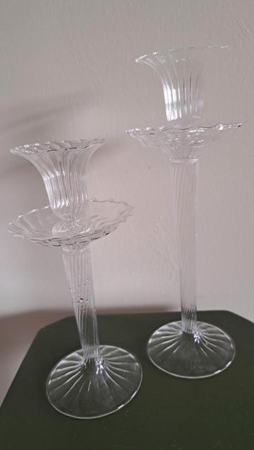 Set glazen kandelaars. beschikbaar voor biedingen