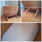 Vintage rotan babywieg met matras, Kinderen en Baby's, Babywiegjes en Ledikanten, Ophalen, Gebruikt, Wieg