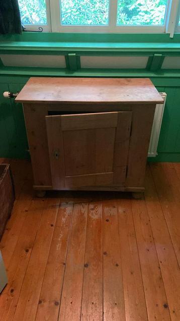 Grenen kast / dressoir / commode beschikbaar voor biedingen