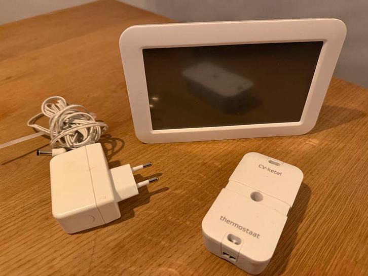 Toon Thermostaat - Geroot & Abonnement Vrij, Doe-het-zelf en Verbouw, Thermostaten, Gebruikt, Slimme thermostaat, Ophalen of Verzenden