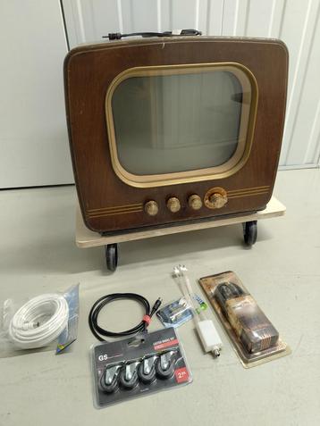 Antieke beeldbuis TV beschikbaar voor biedingen