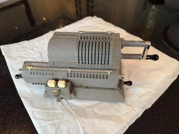 Original Odhner spindelwals-rekenmachine, model 107 (1951) beschikbaar voor biedingen