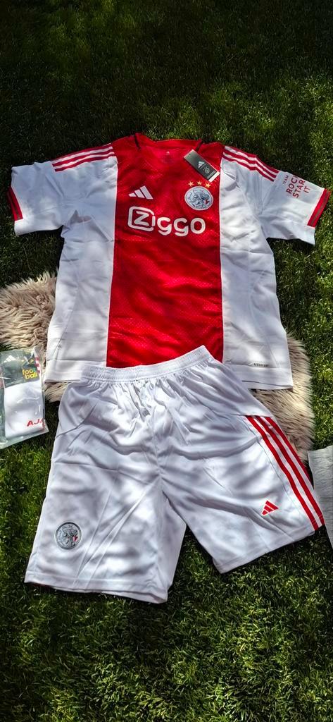 Ajax Tenue Compleet met Sokken maat 98/104, Kinderen en Baby's, Kinderkleding | Overige, Nieuw, Jongen of Meisje, Ophalen of Verzenden
