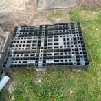 4 zwarte kunstof pallets, Doe-het-zelf en Verbouw, Kratten en Dozen, 100 cm of meer, 60 cm of meer, Overige typen, Minder dan 35 cm