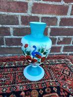 Antieke opaline vaas met vogel decor., Verzenden