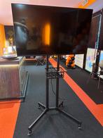 Led tv 55 inch screen op verrijdbare presentatie stand, Video, Zo goed als nieuw, Ophalen