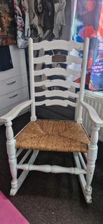 Schommelstoel met rieten zitting vintage wit hout, Ophalen, Riet of Rotan, Gebruikt, Wit