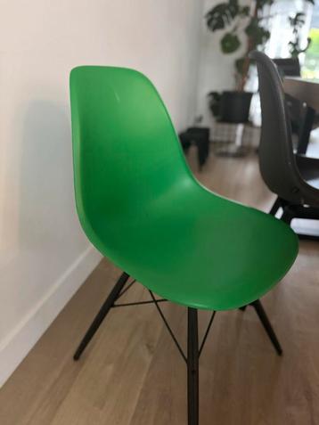 Vitra Eames Stoel - Design Klassieker DSW beschikbaar voor biedingen