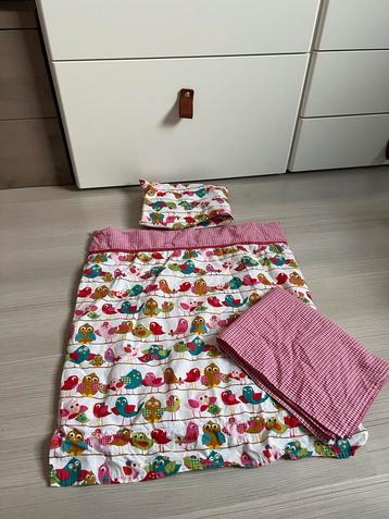 Poppenbeddengoed beschikbaar voor biedingen