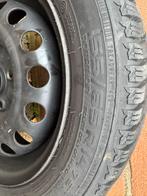 4 Winterbanden Nokian 155/65 R14 - Toyota Aygo, Auto-onderdelen, Banden en Velgen, 14 inch, Gebruikt, 155 mm, Band(en)