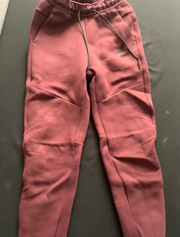 Nike Tech Fleece Sportpak/donkerrood/maat S beschikbaar voor biedingen