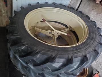 dubbele wielen set 13.6r38 Pirelli verloop 34" beschikbaar voor biedingen