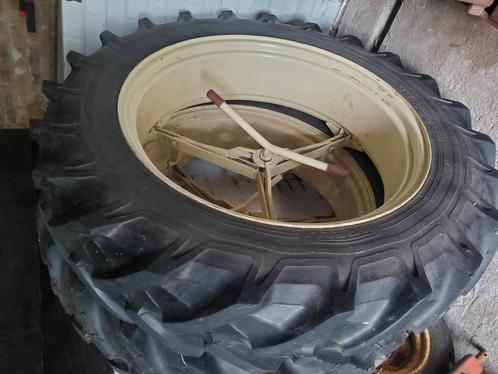 dubbele wielen set 13.6r38 Pirelli verloop 34", Zakelijke goederen, Agrarisch | Onderdelen | Banden, Velgen en Assen, Ophalen