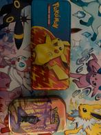 Zelf samengestelde Pokémon tin of pennendoos inc kaarten, Hobby en Vrije tijd, Verzamelkaartspellen | Pokémon, Ophalen, Zo goed als nieuw