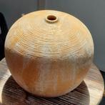 Okergele vaas, Huis en Inrichting, Woonaccessoires | Vazen, Ophalen of Verzenden, Zo goed als nieuw, Aardewerk of Porselein, Minder dan 50 cm