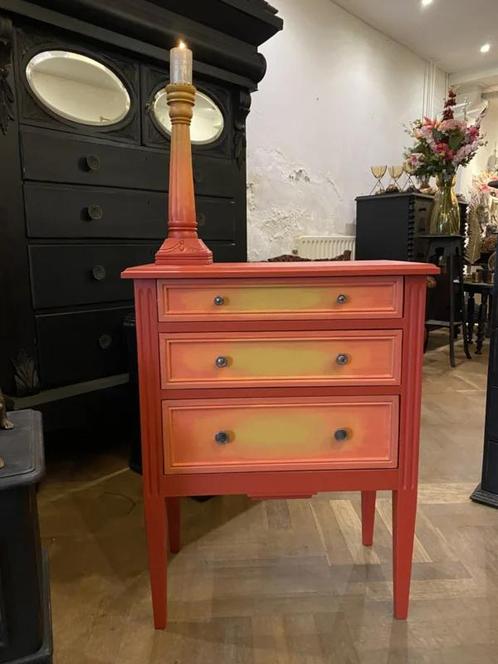Vintage ladekastje, uniek Frans kastje incl. kandelaar VdlM, Huis en Inrichting, Kasten | Ladekasten, Zo goed als nieuw, Minder dan 100 cm