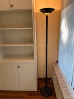 Zwarte staande schemerlamp, Huis en Inrichting, Lampen | Vloerlampen, Ophalen, Zo goed als nieuw, Metaal, 150 tot 200 cm