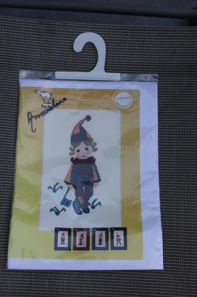 Compleet borduurpakket Annechine nr.A4 met dmc garen, Ophalen of Verzenden, Nieuw, Handborduren, Borduurpakket