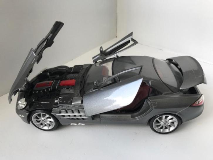 Modelauto 1:18 Mercedes SLR, Hobby en Vrije tijd, Modelauto's | 1:18, Zo goed als nieuw, Auto, Overige merken, Ophalen of Verzenden