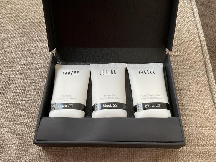 Janzen Black 22 Set - Shampoo, Shower Gel, Bodylotion, Nieuw, Sieraden, Tassen en Uiterlijk, Uiterlijk | Lichaamsverzorging, Nieuw