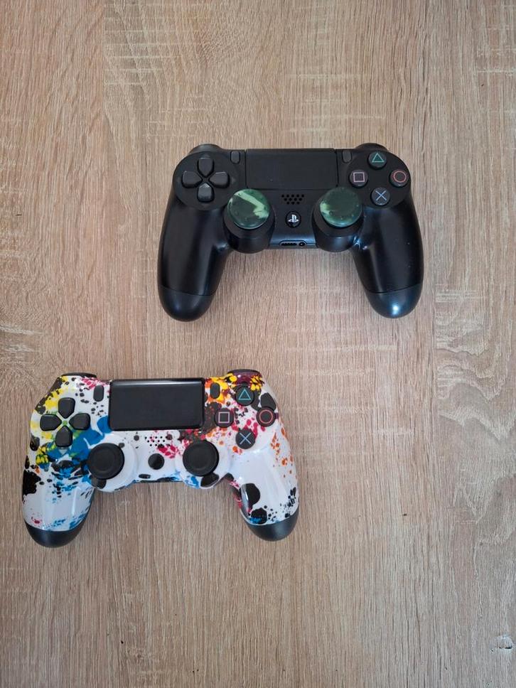 PS4 Pro 1TB + 2 Controllers + Oplader (2 speeltjes), Spelcomputers en Games, Spelcomputers | Sony PlayStation 4, Gebruikt, Pro