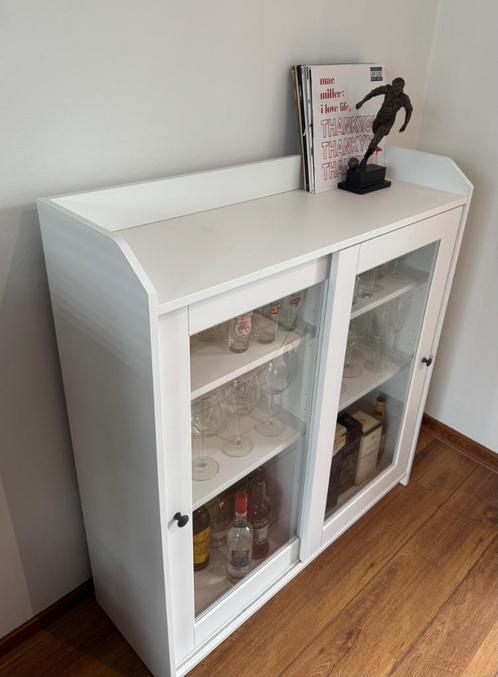 IKEA HAUGA Vitrinekast, wit, 105x116 cm, Huis en Inrichting, Kasten | Vitrinekasten, Gebruikt, 150 tot 200 cm, 50 tot 100 cm, 25 tot 50 cm