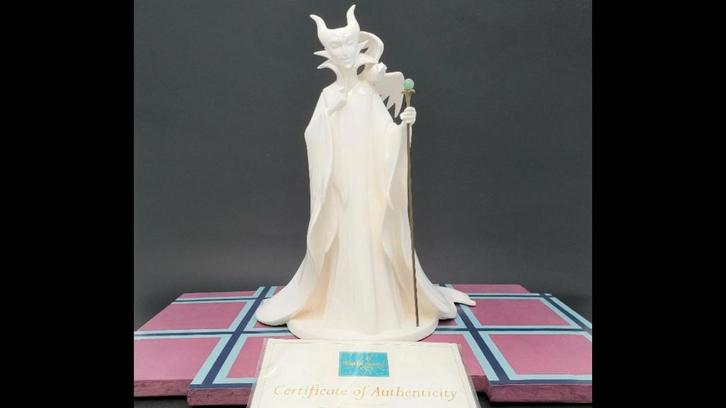 WDCC Maleficent Whiteware, Verzamelen, Disney, Zo goed als nieuw, Beeldje of Figuurtje, Winnie de Poeh of vrienden, Ophalen of Verzenden