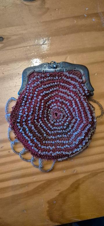 Oud portomoneetje beschikbaar voor biedingen