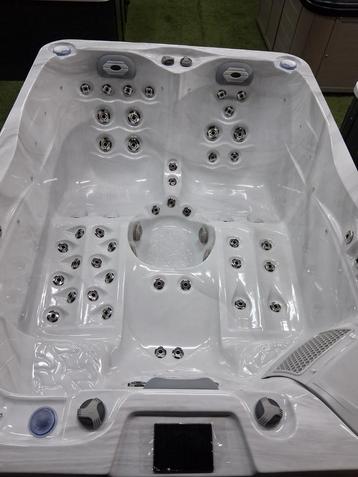 Balboa nieuwe 2 ligplaatsen jacuzzi incl bezorging&garantie  beschikbaar voor biedingen