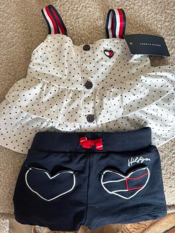 Nieuw! Tommy Hilfiger babysetje (top+broekje mt 12 maanden) beschikbaar voor biedingen