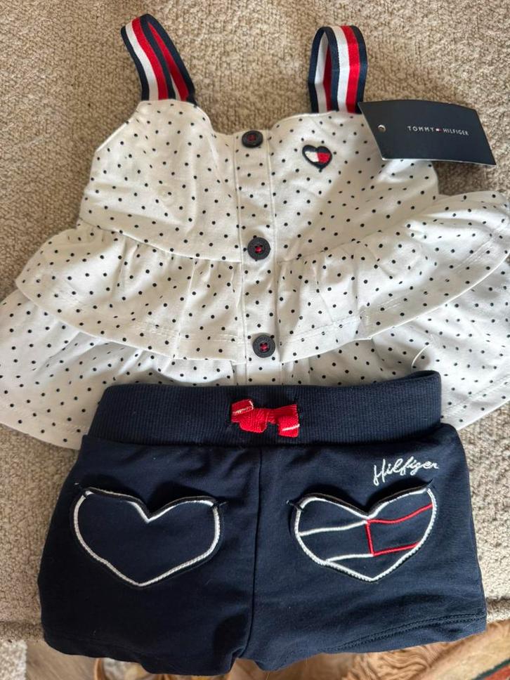 Nieuw! Tommy Hilfiger babysetje (top+broekje mt 12 maanden), Kinderen en Baby's, Babykleding | Maat 80, Nieuw, Meisje, Setje, Ophalen of Verzenden