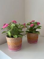 2 mooie bloempotten met roze bloemetjes, Ophalen, Zo goed als nieuw