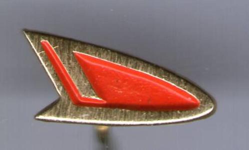 Daihatsu rood op koper auto speldje ( A_218 ), Verzamelen, Speldjes, Pins en Buttons, Zo goed als nieuw, Speldje of Pin, Transport