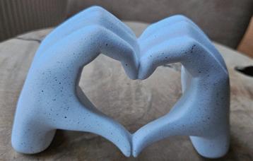 Handen en hart, symbolisch, prachtig nieuw wit keramiek 18cm beschikbaar voor biedingen