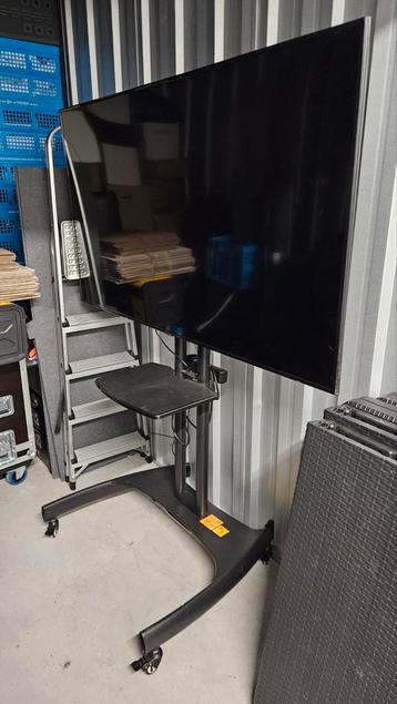 Samsung 65" Smart TV UE65NU7020 + Verrijdbare Stand beschikbaar voor biedingen
